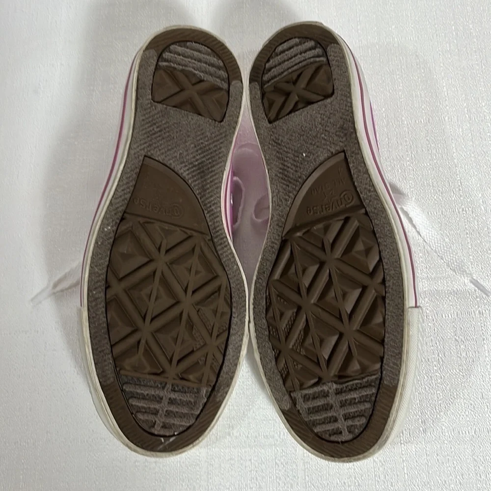 CONVERSE tennis shoes, pink, size 4, in good condition
